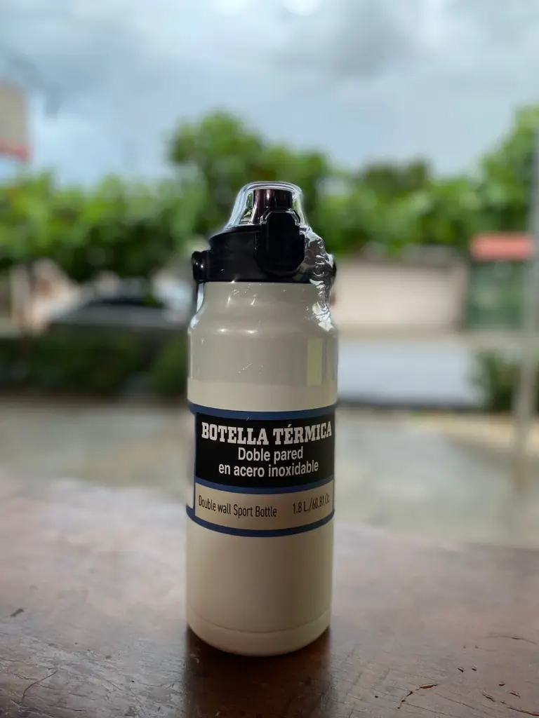 BOTELLA TERMICA BLANCA.webp