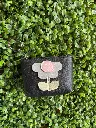 MONEDERO DE FLOR NEGRO .webp