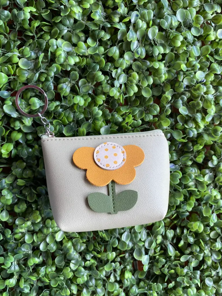MONEDERO GRIS DE FLOR.webp