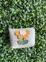 MONEDERO GRIS DE FLOR.webp