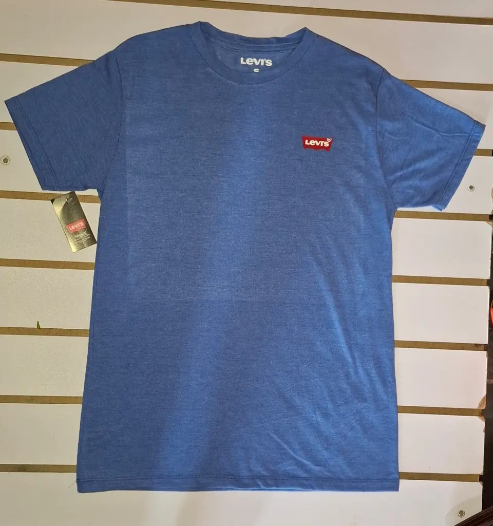 CAMISA CELESTE LEVIS.webp