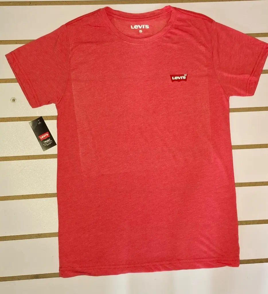 CAMISA ROJA LEVIS.webp