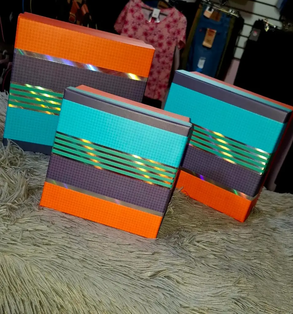 CAJA GRAND CUADRADA A RAYAS