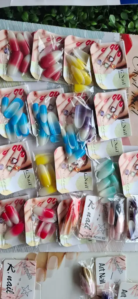 UÑAS POSTIZAS