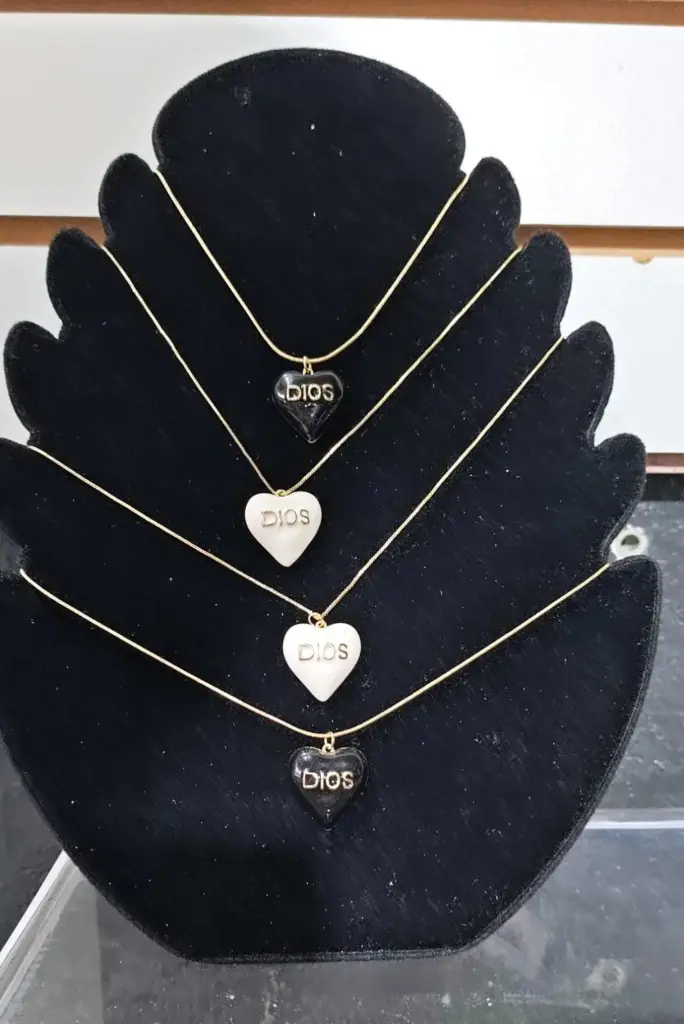COLLAR CORAZON DIOS