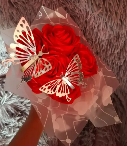 RAMO DE ROSAS DE CINTA