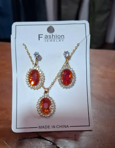 JUEGO COLLAR Y ARETES